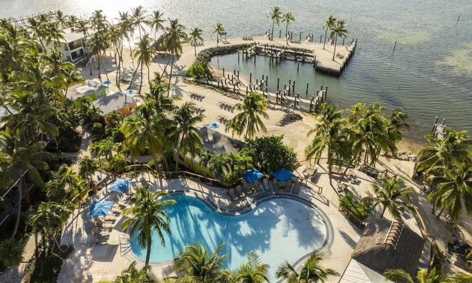 Islamorada Resort | 2 Suites w/Queen Beds, Kitchenette, Outdoor Pool, Free Parking & Pet Friendly
