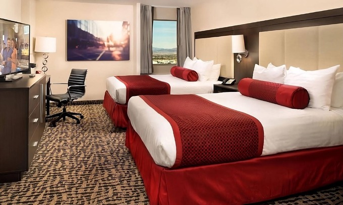 Gateway District Hotel | 2 x Elite 2 Queens at The STRAT Hotel, Casino & Tower