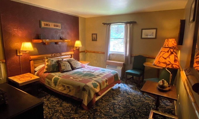 Clarington Apartment | 20-Cabin Room