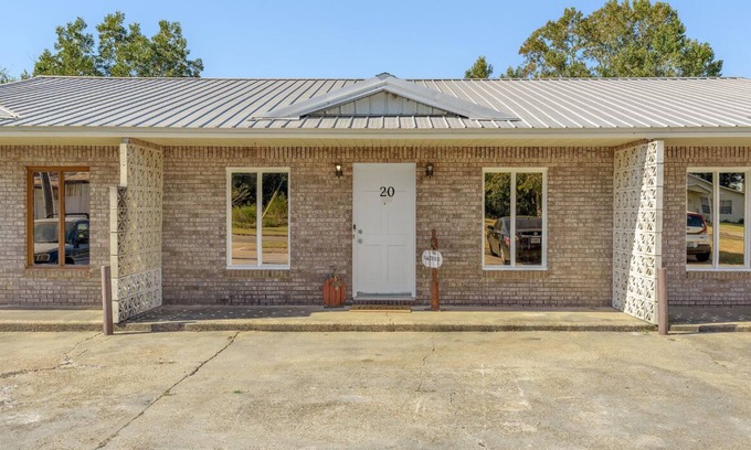 Enterprise Apartment | 20 Green Acres Apartment
