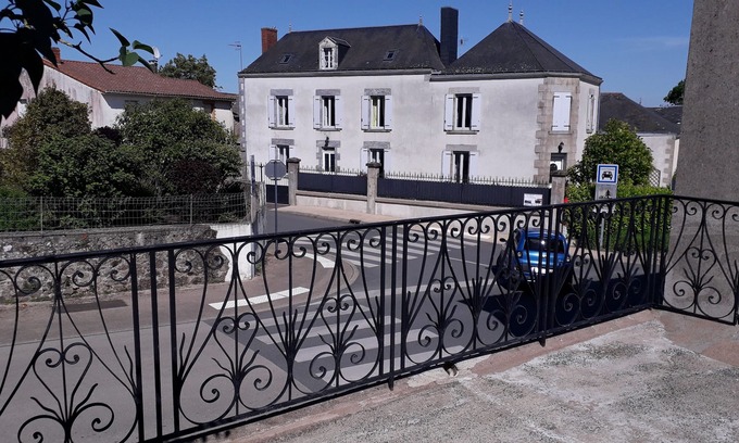 Montournais Cottage | 20 mins from PUY du FOU, close to MARAIS POITEVIN and 1 hour from the ATLANTIC