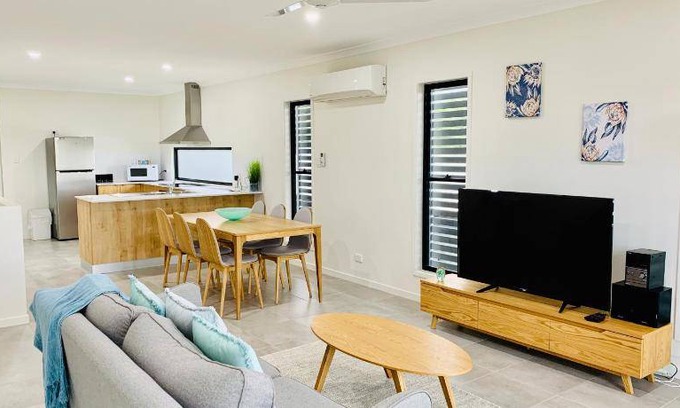 Airlie Beach House | 200 m² House ∙ 3 bedrooms ∙ 6 guests