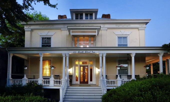 North Downtown Bed & Breakfast | 200 South Street Inn