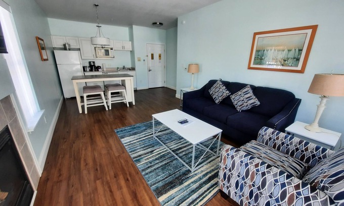 Delavan Lake Condo | 202 - One Bedroom Condo Suite
