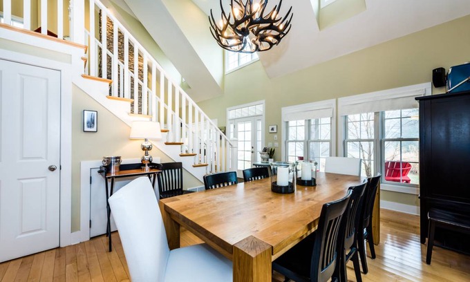 Union Pier House | (2022 Calendar OPEN!) Beautiful Union Pier Home with Association Pool! Close To Beach & Downtown!