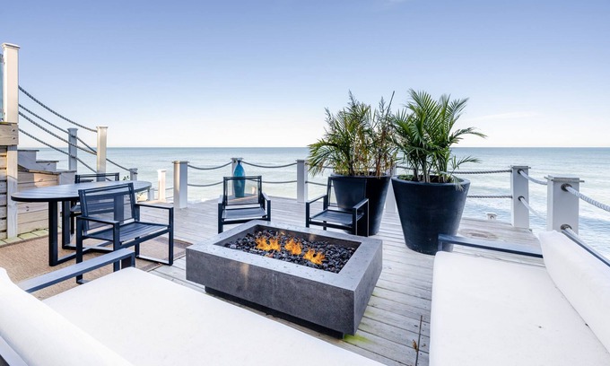 Grand Beach House | (2025 Open!) LAKEFRONT HOME WITH PRIVATE HOT TUB!