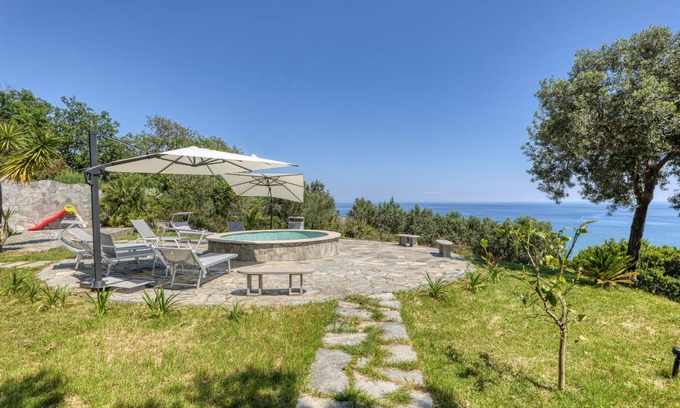 Vigo-Peirano Resort | 205 m² Luxury rental ∙ 3 bedrooms ∙ 10 guests