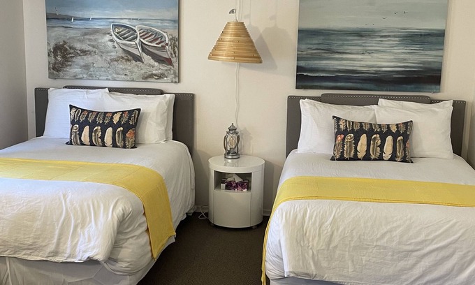 Port Elgin Hotel | 206 - Standard Rm -2 Double Beds - 2nd Floor