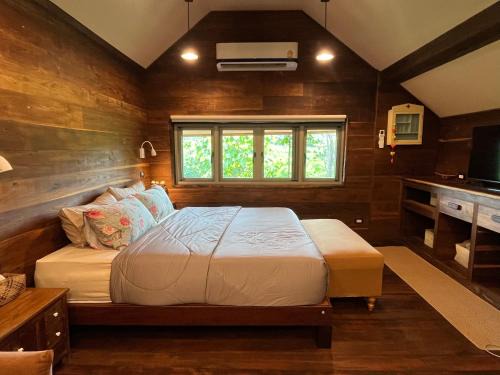 Song Phi Nong Cabin | 206 Wan Warn, 3 wooden houses in Kaeng Krachan Forest