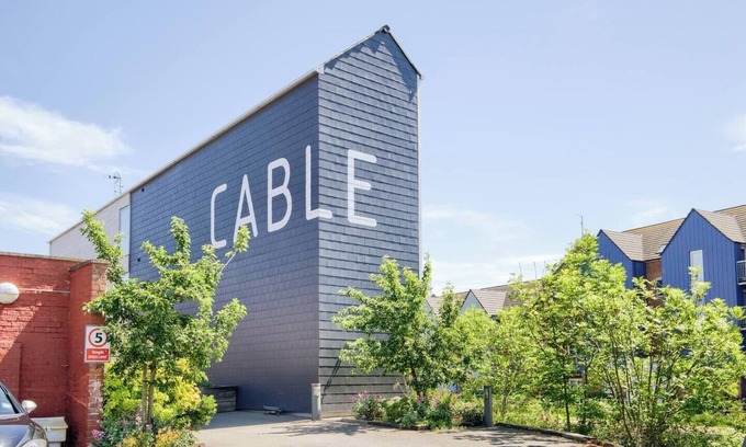 Coventry House | 21 Cable Yard- Sylish, modern and central house