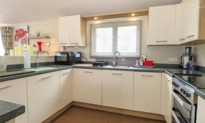 Hopton Cottage | 21 Norman Drive Lodge