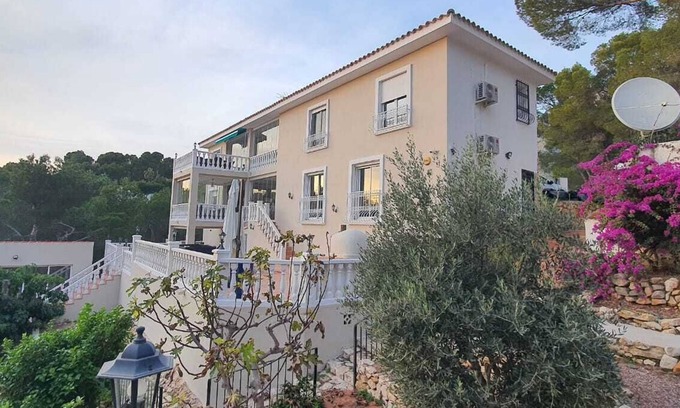 Bernia Villa | 210 M2, enchantment guaranteed, in an area of 9000 M2 5 min sea and golf