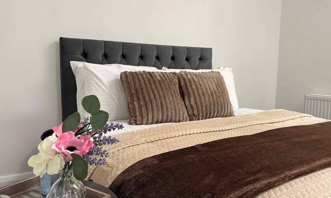 Edenderry Apartment | 22 Guests - Edenderry Luxury Apartment Retreat