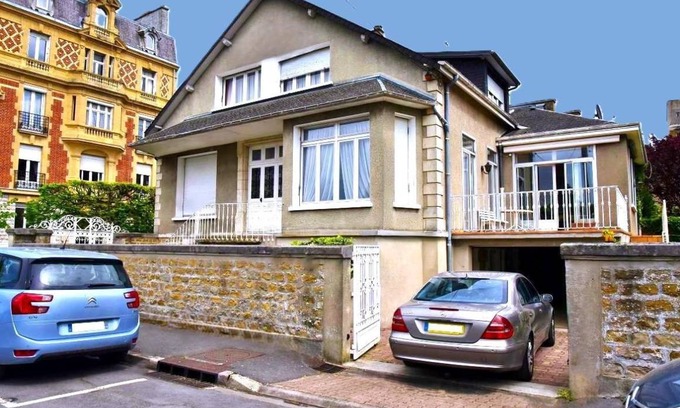 Charleville-Mezieres House | 220 m² Gîte ∙ 6 bedrooms ∙ 12 guests