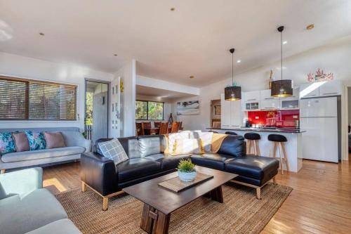Dicky Beach House | 220 m² House ∙ 3 bedrooms ∙ 8 guests