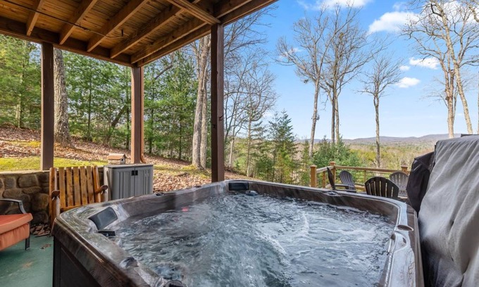 Morganton Cabin | 223 m² Cabin ∙ 3 bedrooms ∙ 8 guests