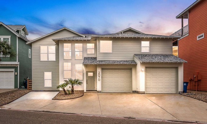 Sand Point House | 228 m² House ∙ 5 bedrooms ∙ 12 guests