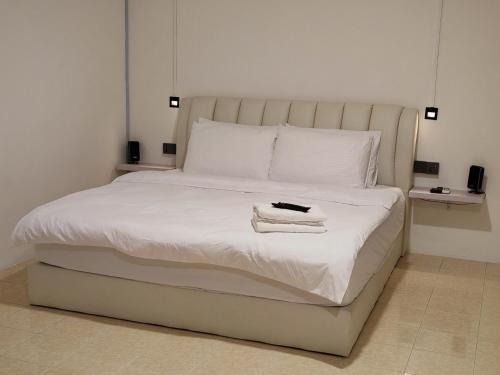 Central Seberang Perai House | 23 Inn Kingbed Room with Balcony