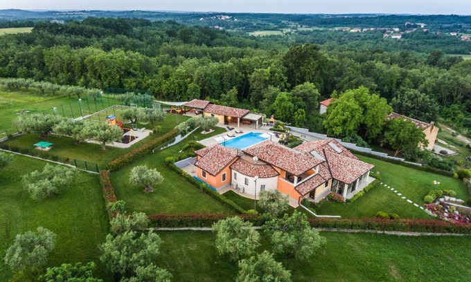 Materada House | 230 m² House ∙ 6 bedrooms ∙ 16 guests