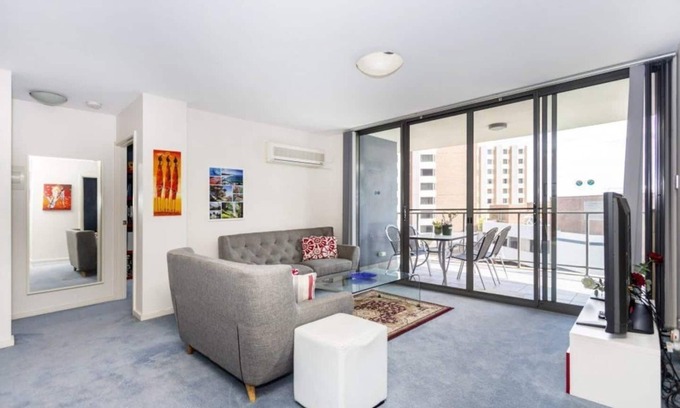 East Perth Apartment | 24 Amazing Adelaide Tce 2BR 2BA Location-parking-CBD