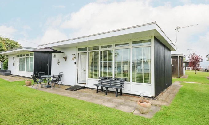 Chapel Saint Leonards House | 24 Cherry Park