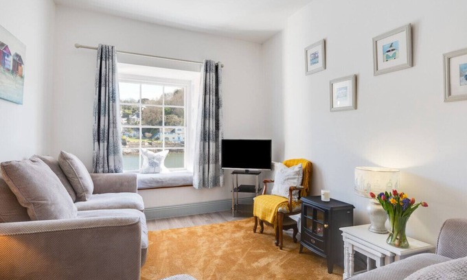 Fowey House | 24 Passage Street - Two Bedroom House, Sleeps 4