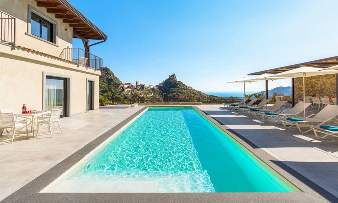 Savoca Villa | 240 m² Villa ∙ 5 bedrooms ∙ 10 guests
