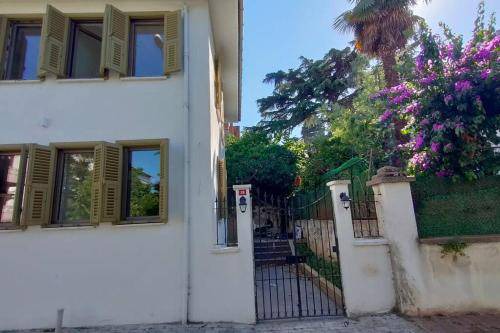 Adalar Villa | 240 m² Villa ∙ 5 bedrooms ∙ 12 guests