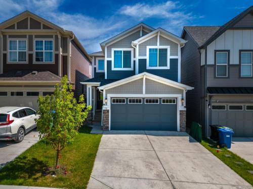 Northwest Calgary House | 245 m² House ∙ 5 bedrooms ∙ 16 guests