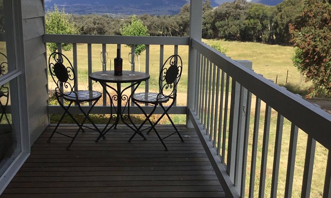 Yackandandah Other | 25 acre private farm house less than 3km to Yackandandah township