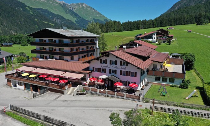 Bach Hotel | 25 m² Hotel ∙ 1 bedroom ∙ 2 guests