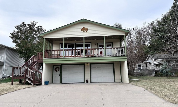 Marion House | 25% off 2+ ni rate in July! Ask host! Lovely lake view. Clean.Weekend get-away!