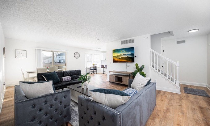 Columbus House | 25% OFF: Spacious 4 bedroom-Pet Friendly-Fenced