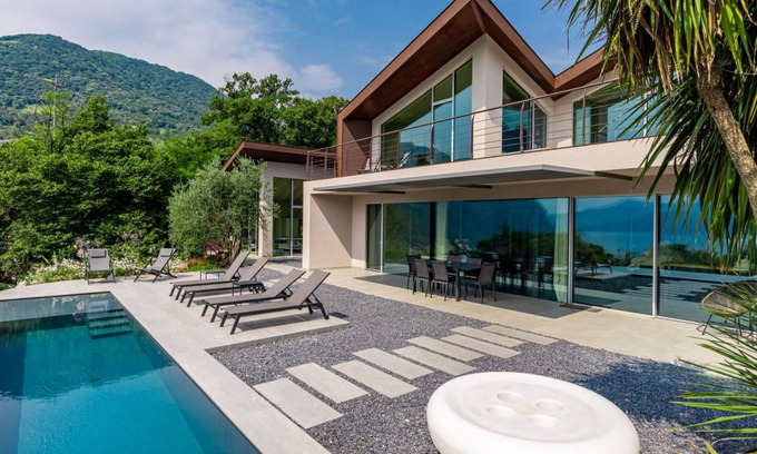Riva di Solto Villa | 250 m² Villa ∙ 5 bedrooms ∙ 10 guests