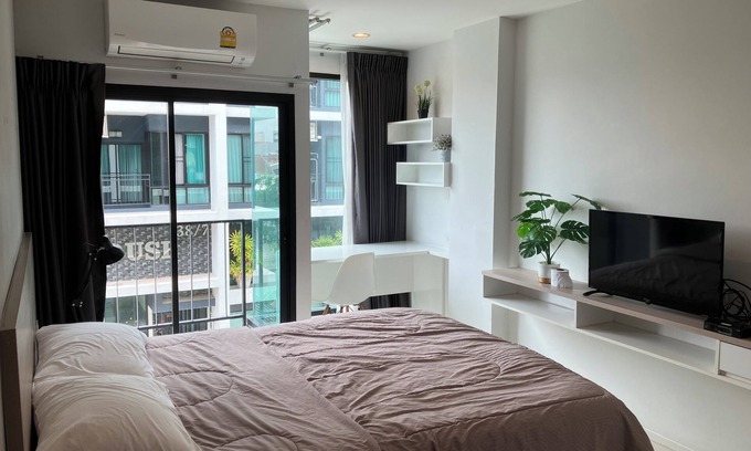 Phra Khanong Apartment | 250 meters to BTS Bang Chack