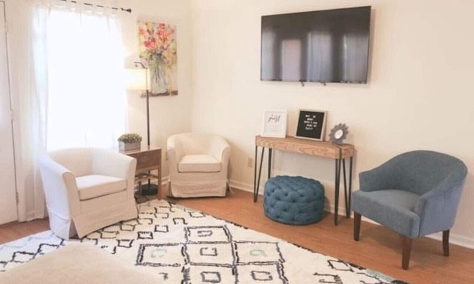 Monroe House | 250 Overbrook Drive · Landon's Attached Home