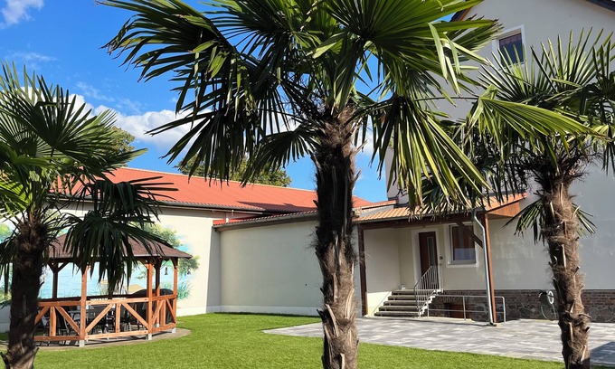 Friedersdorf House | 250sqm vacation home near Berlin for 13 people with property