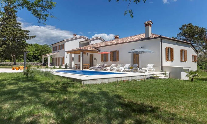 Labin Villa | 254 m² Villa ∙ 6 bedrooms ∙ 12 guests