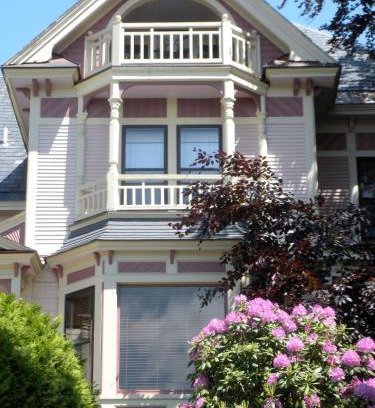 South End House | 254 South Union Street Guest House