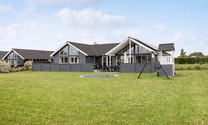 Skastrup House | 255 m² House ∙ 6 bedrooms ∙ 16 guests