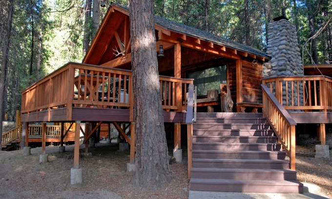 North Wawona Cabin | (26) Deer Den at The Redwoods In Yosemite
