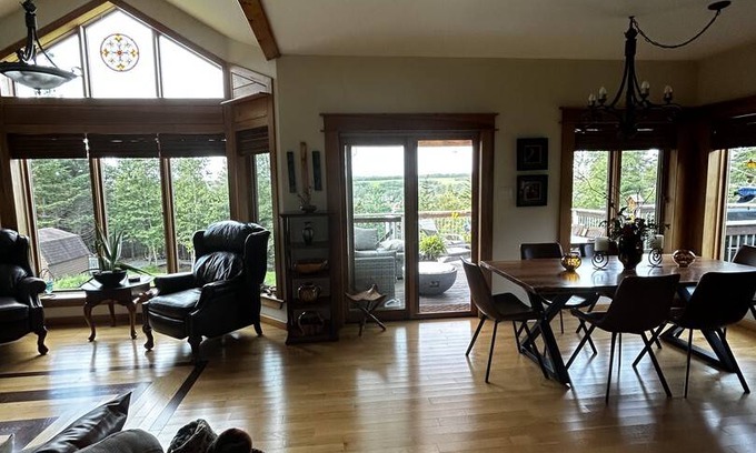 Conception Bay South House | 260 m² House ∙ 3 bedrooms ∙ 3 guests