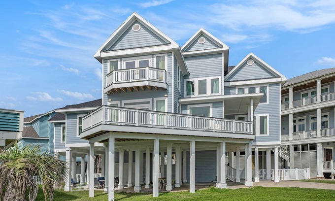 Pirates Beach House | 260 m² House ∙ 6 bedrooms ∙ 22 guests