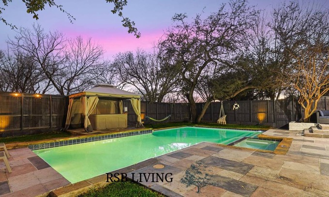 Farmers Branch Villa | 267 m² Villa ∙ 5 bedrooms ∙ 12 guests