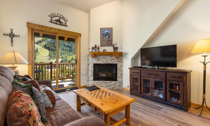 Mountain House Cabin | 2674 Tenderfoot Lodge Condo