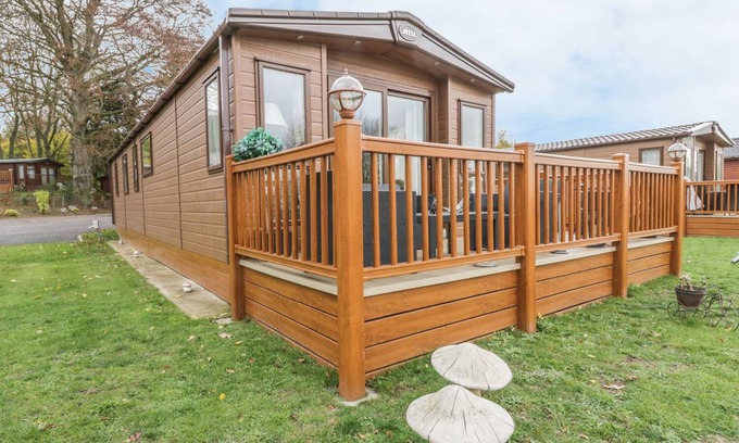 Haveringland Cottage | 27 LAKE VIEW, pet friendly in Cawston