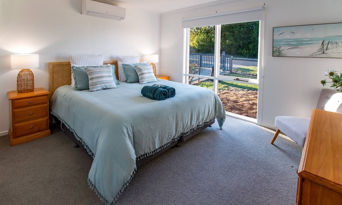 Mallacoota House | 27 Mirrabooka Road Pet Friendly