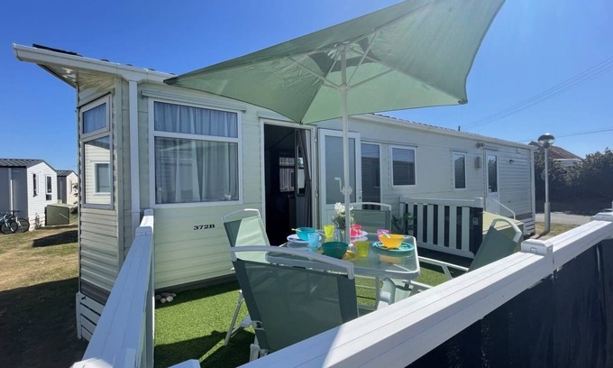 Pevensey Ski Chalet | 27 Tower View Pevensey Bay Holiday Park Beach