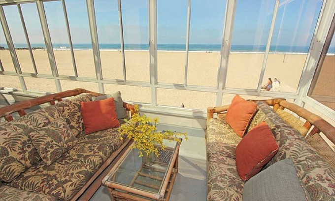 Santa Ana Heights House | 279 m² House ∙ 3 bedrooms ∙ 9 guests