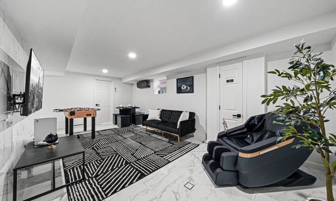 Bayonne House | 28 Bed Heaven |20mins to NYC| Massage Chairs
